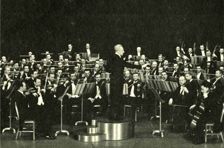 Philadelphia Orchestra in 1929. Tabuteau is to the right, below the tuba