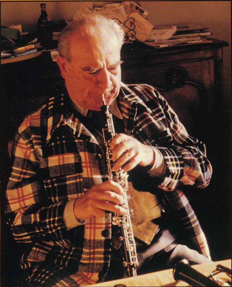 Marcel Tabuteau trying two oboes