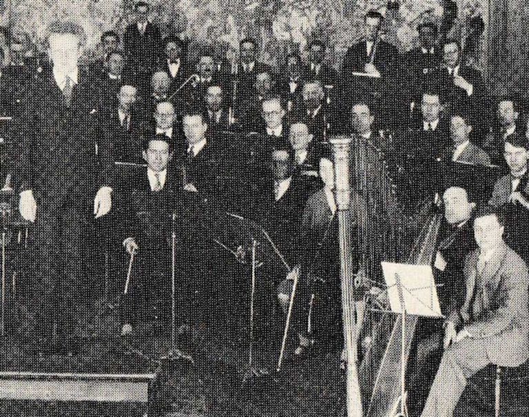 Closeup of early orchestra showing Tabuteau