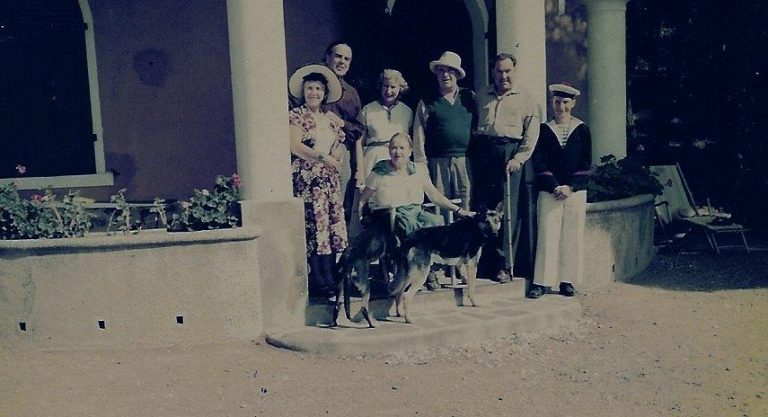 A group photo at La Coustiéro in the 1950s